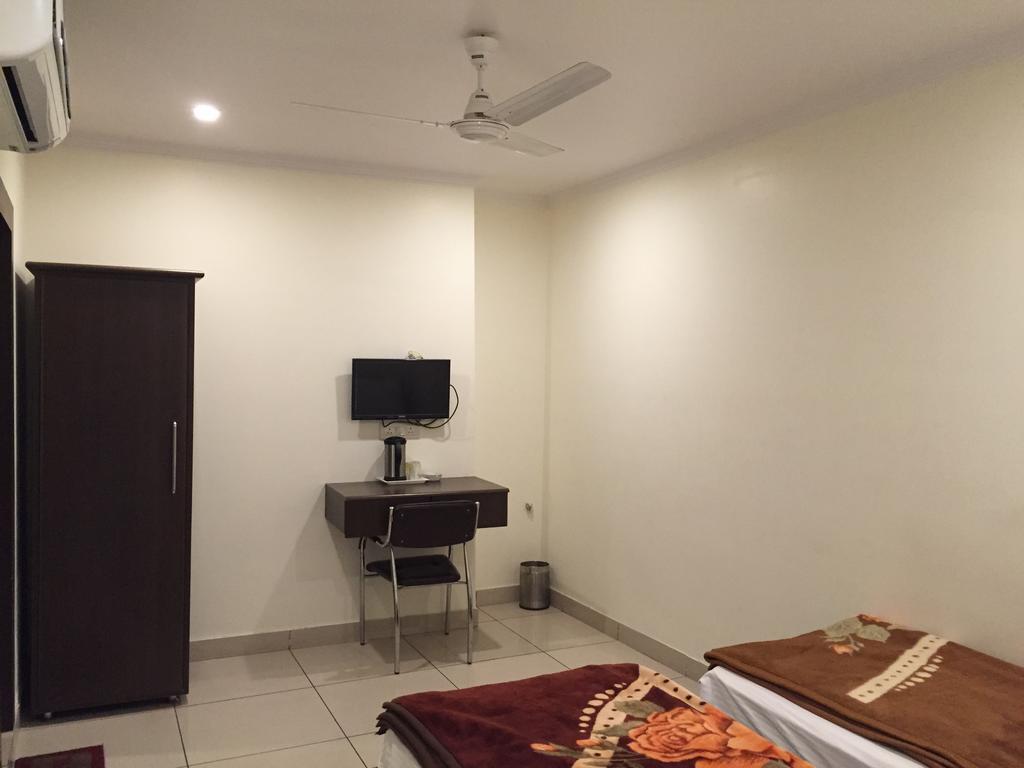 Hotel Surya Haldwāni Pokoj fotografie
