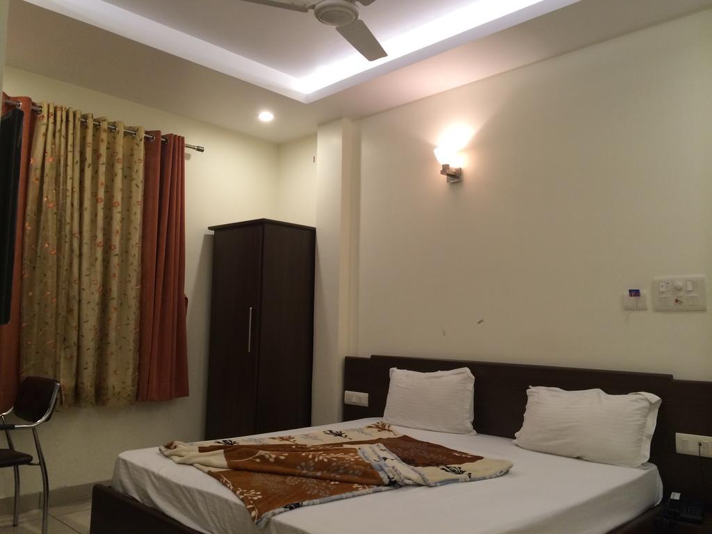 Hotel Surya Haldwāni Pokoj fotografie